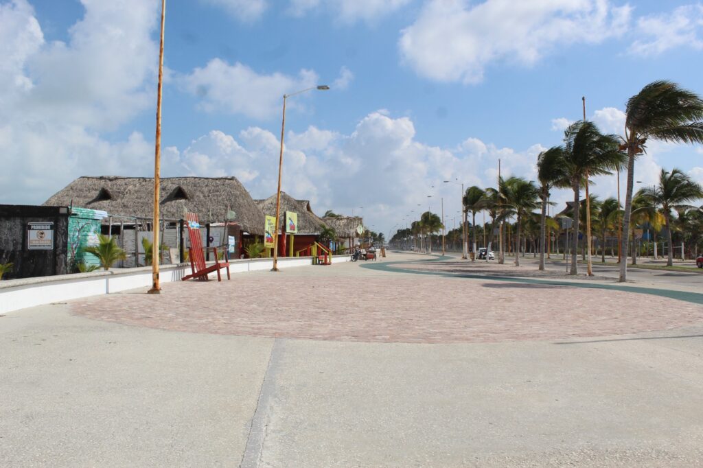 Cocteleros de Playa Norte cierran sus puertas por ventas bajas: En Ciudad del Carmen