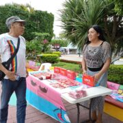 Colectivo trans por la libertad de ser y decidir distribuyen condones
