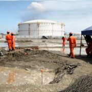 Empresas y sindicatos mutilan el salario a los obreros