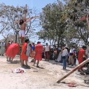 Viacrucis viviente en su representación número 45 de la Iglesia de la Asunción