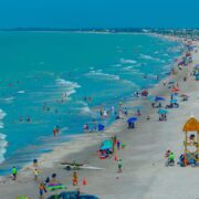 Habrá suficiente personal para limpiar la playa durante Fiesta de Mar