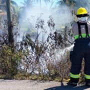 Aumenta incendios de pastizales por efecto lupa en esta temporada de calor