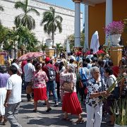 Católicos carmelitas celebran el Domingo de Ramos