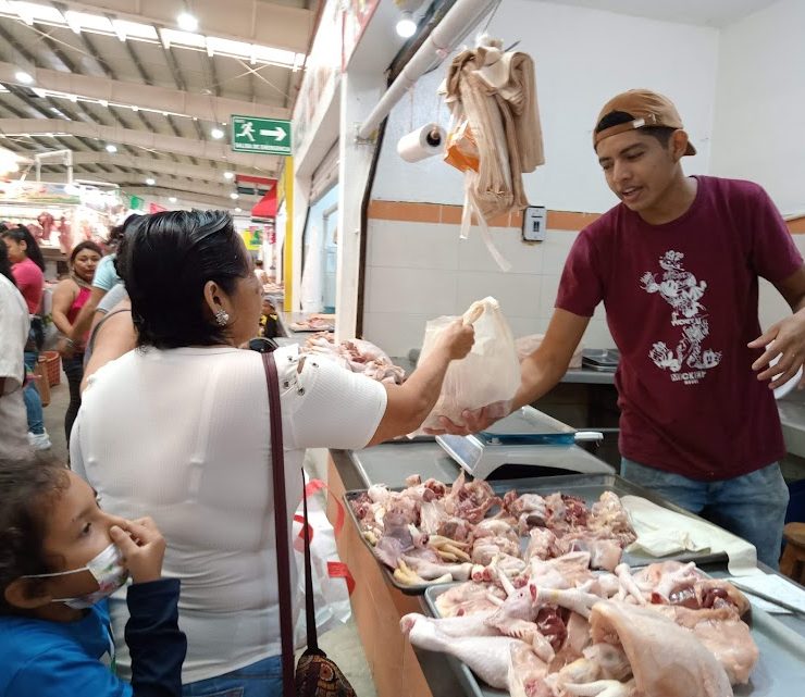 Leve repunte en venta de carne de pollo en Jueves y Viernes Santo