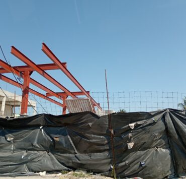 Construyen gasolinera cerca de escuela secundaria en Ciudad del Carmen