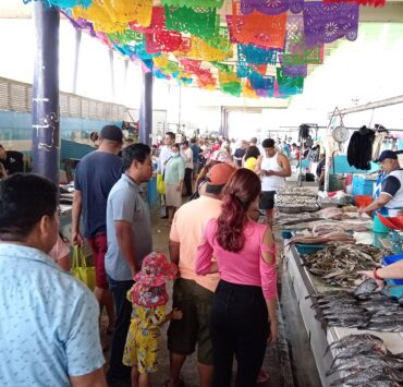 Expendedores de pescados y mariscos cifran esperanzan en Semana Santa