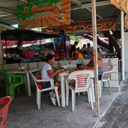 Invasiones de espacios en el mercadito “Estacionamiento del Tamarindo”