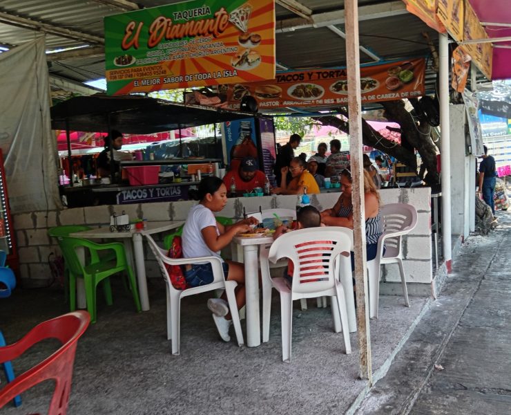 Invasiones de espacios en el mercadito “Estacionamiento del Tamarindo”
