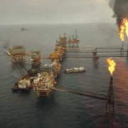 Petroleros trabajan con alto riesgo en plataformas deterioradas