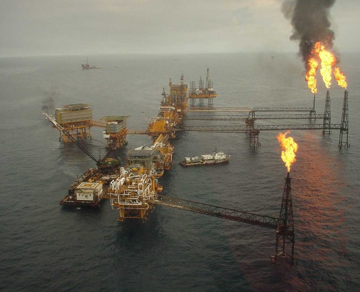 Petroleros trabajan con alto riesgo en plataformas deterioradas