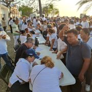 Más de 8 mil firmas