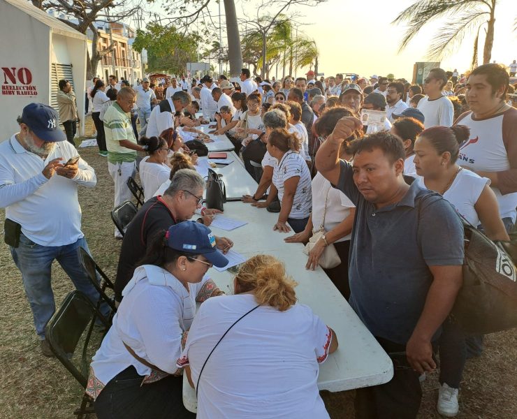 Más de 8 mil firmas