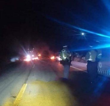 Bloqueo de carretera en San Antonio Cárdenas por más de 6 horas