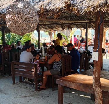 Restaurantes y cocteleros del Malecón Costero con medidas de seguridad