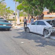Aparatoso choque en la Avenida