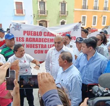 Policías protestan en Palacio