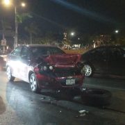 Destrozó su vehículo