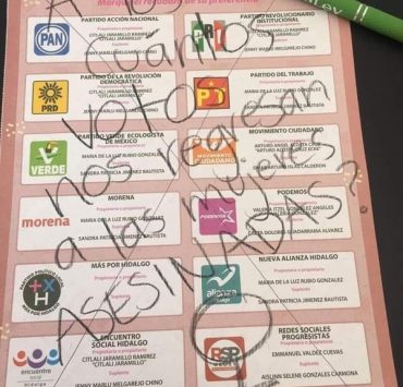 Familiares de desaparecidos ejercen su voto por sus seres queridos