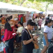 Guelaguetza en Ciudad del Carmen hace que repunte la venta de artesanos