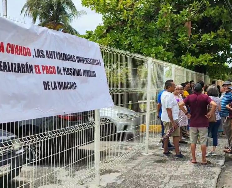Se manifiestan jubilados de la Unacar