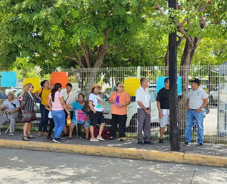 Jubilados de la Unacar se vuelven a manifestar