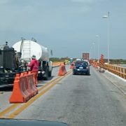 Foráneos desplazan a obreros locales