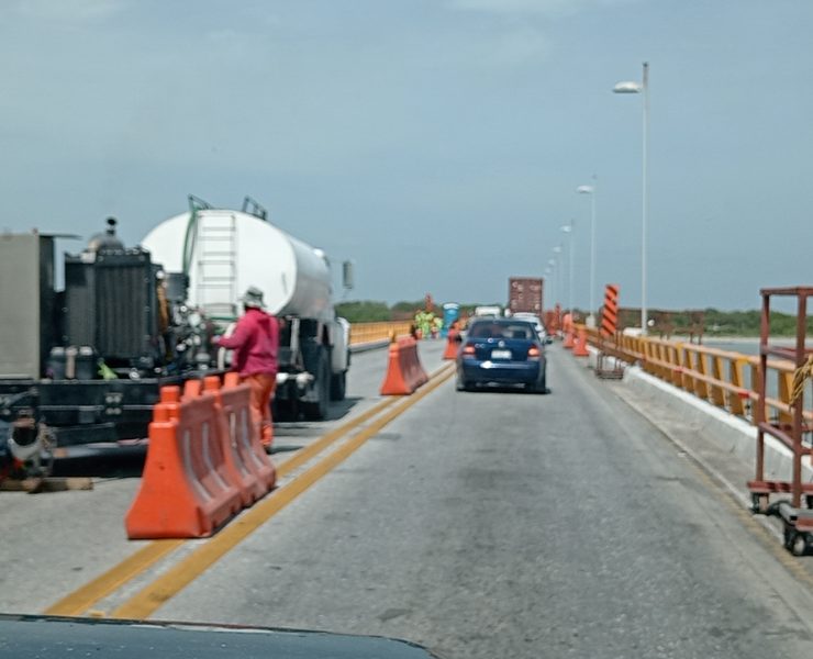 Foráneos desplazan a obreros locales