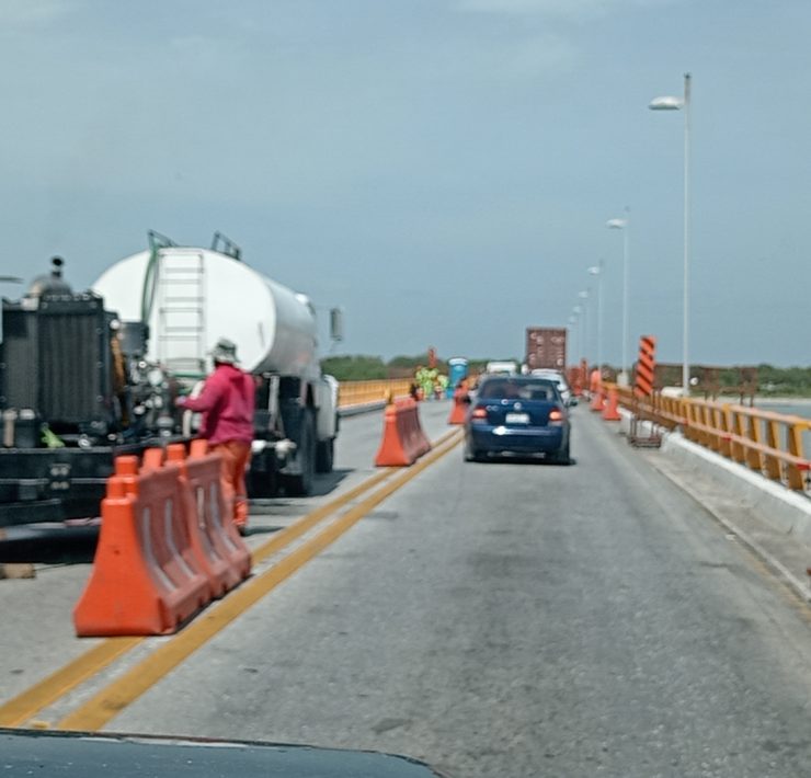 Foráneos desplazan a obreros locales