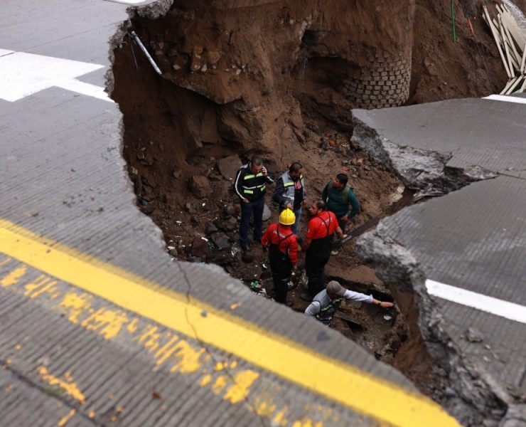 Se abre socavón en Zapopan, Jalisco tras fuertes lluvias