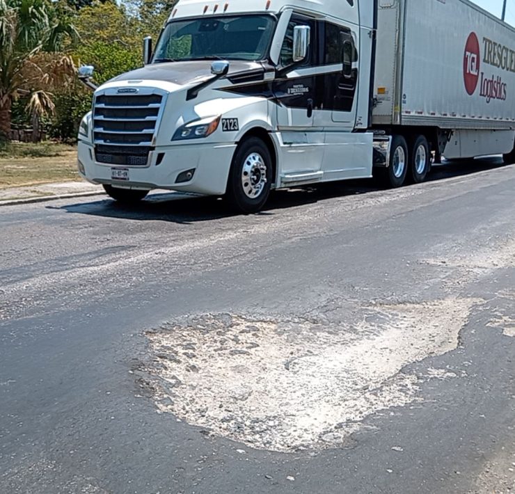 Gestionarán ante la SICT el bacheo de la carretera de la Península de Atasta