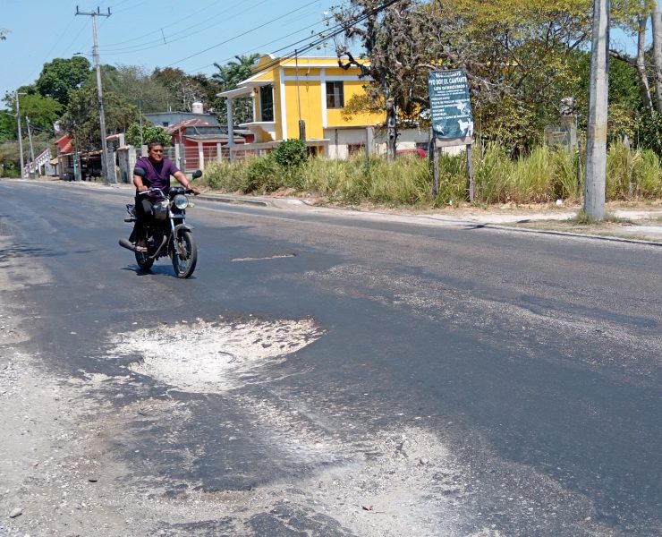 Pobladores de la Península de Atasta amenazan en cerrar la carretera