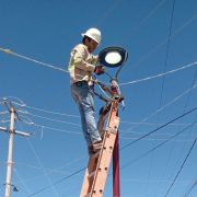 Apagones ocasionan daños al alumbrado público