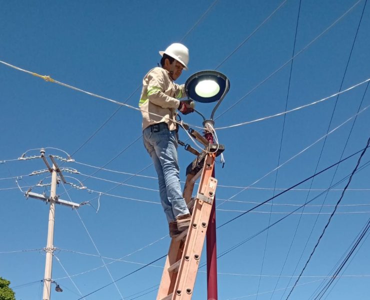 Apagones ocasionan daños al alumbrado público
