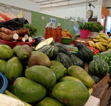 Roban cajas de verduras en el mercado AFA