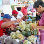 Tianguis Campesino favorece a productores del campo