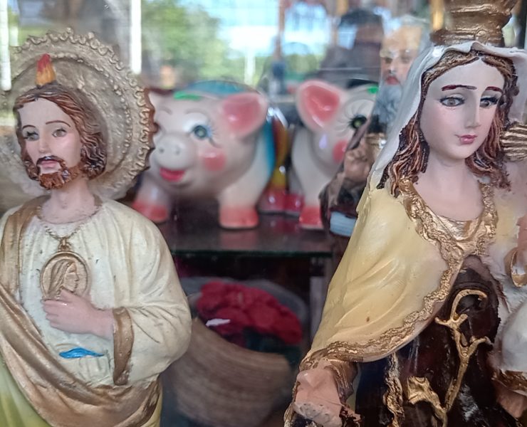 María de la Luz restauradora de imágenes religiosas