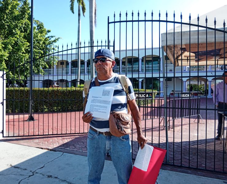 Se manifiesta discapacitado en la puerta de la Casa de Justicia