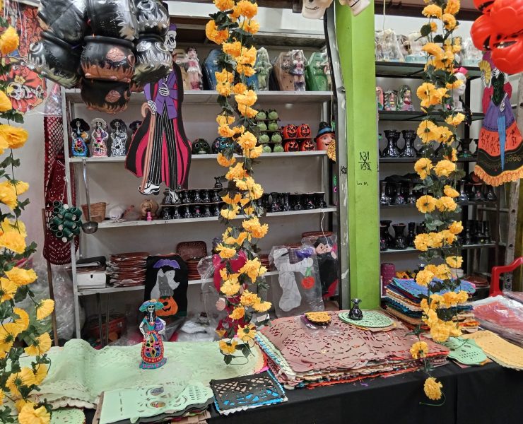 Locatarios confían más en los muertos para la reactivación económica