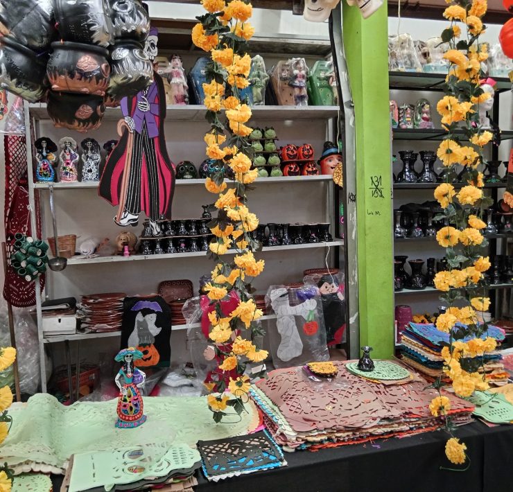 Locatarios confían más en los muertos para la reactivación económica