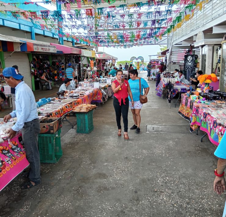 Tianguis alusivo al Día de Muertos