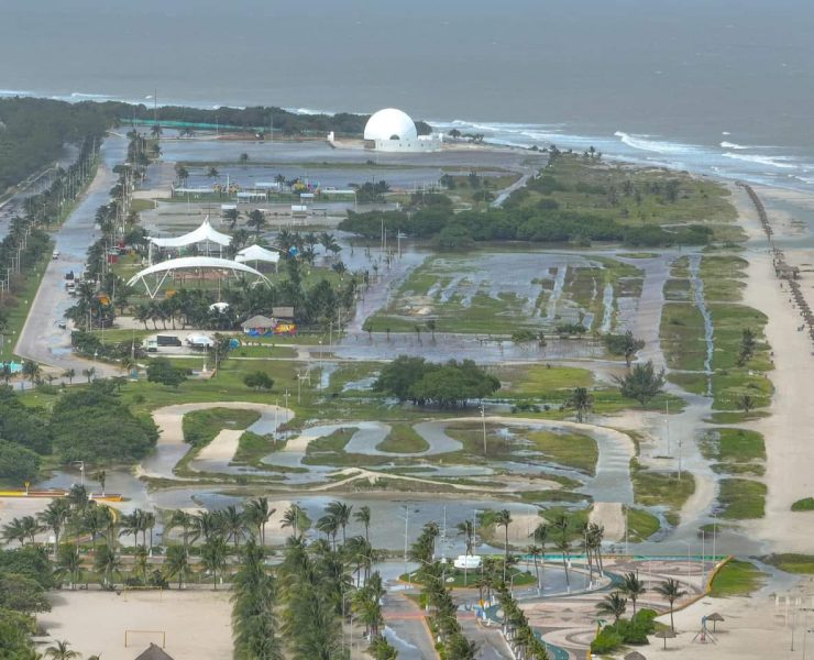 Inundación en Malecón Costero afectó a cocteleros