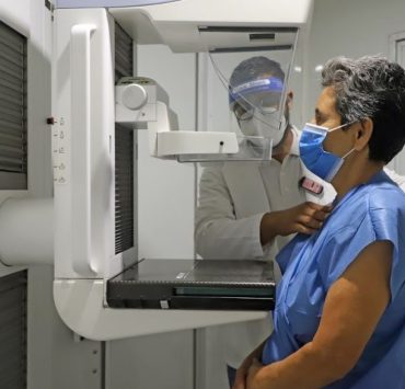 Feria Rosa para concientizar a la mujer contra el cáncer de mama