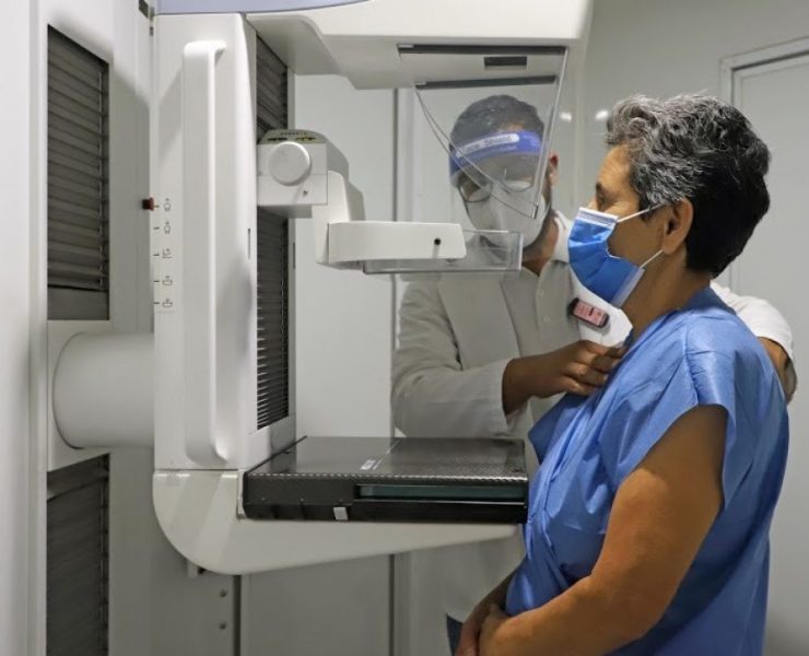 Feria Rosa para concientizar a la mujer contra el cáncer de mama