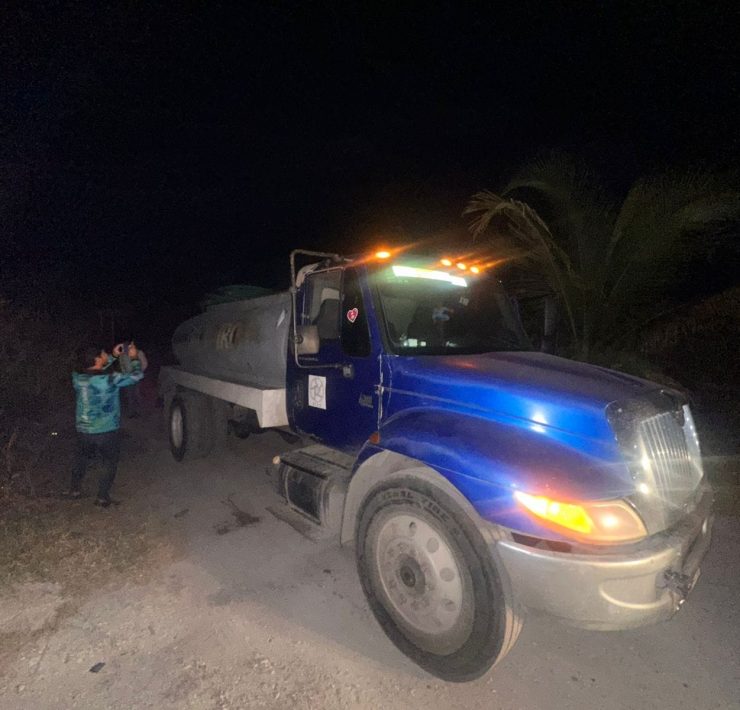 Detienen pipa de aguas negras