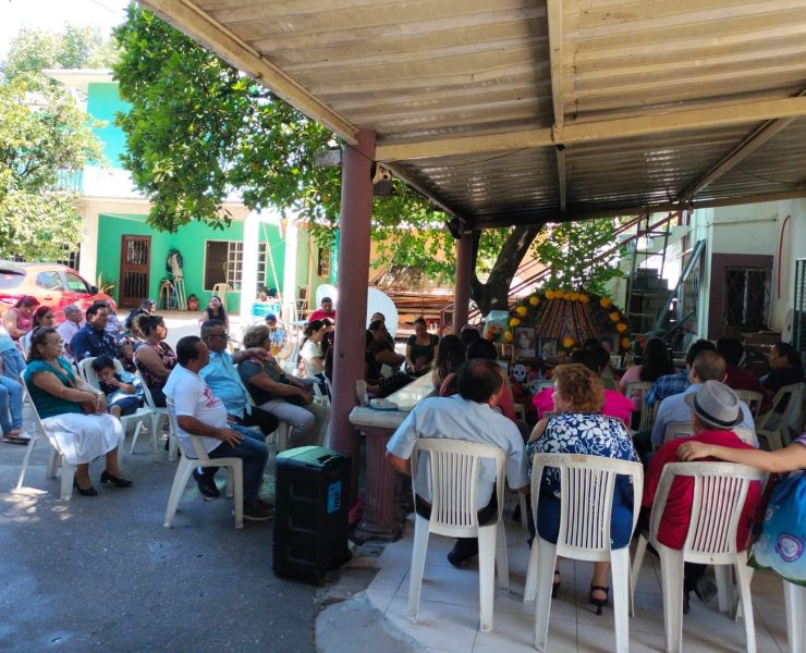 Con rezo la familia Medina López recordó a sus seres queridos