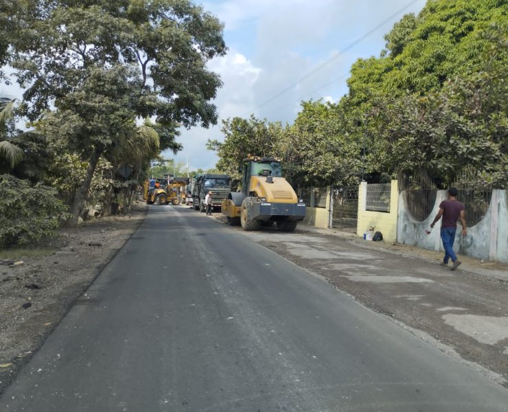Reconstrucción de carretera afecta a pochimoviles de Atasta