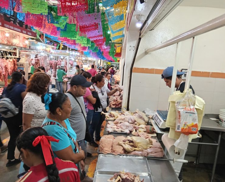 Comerciantes de pollos mantendrán el precio de este alimento en diciembre