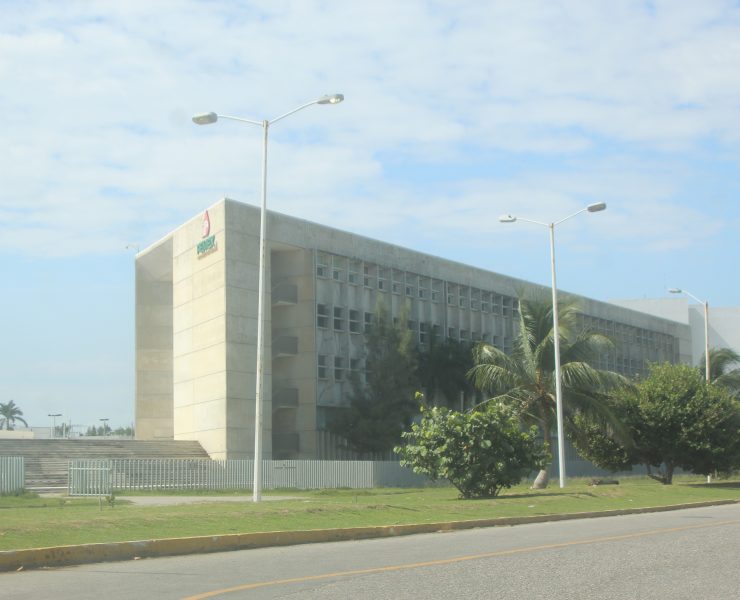 Ciudad del Carmen con posible estadillo social si Pemex no paga a empresas