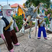 Significativa venta de piñatas navideñas y de año viejo