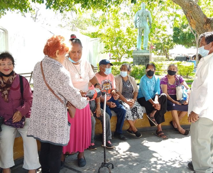 Despojan de la pensión a adultos mayores